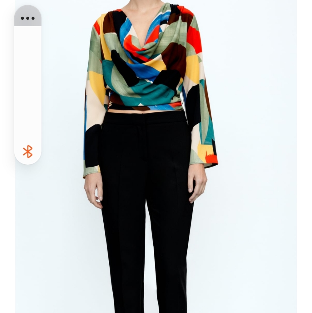 FLOWY NECKLINE PRINTED TOP